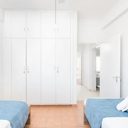 Apollon Sea View Beachfront Ap 302 Апартаменты Ларнака