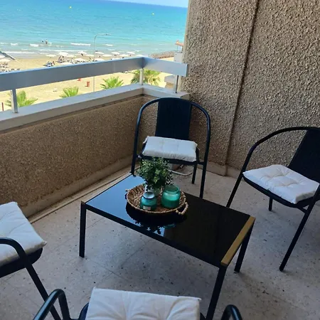Apollon Sea View Beachfront Ap 302 Apartamento Lárnaca